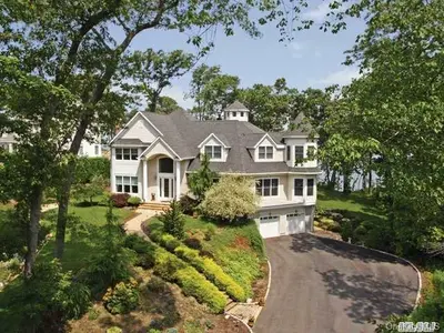 Photograph of 48 Crescent Court