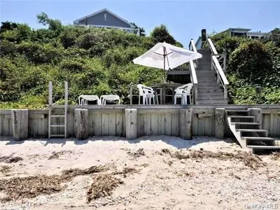 Photograph of 804 Sound Shore Road