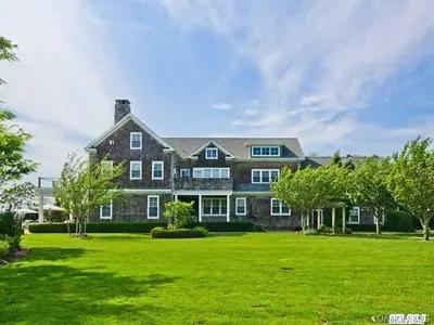 Photograph of 101-103 Asharoken Avenue