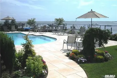 Photograph of 360 Riviera Dr. S.