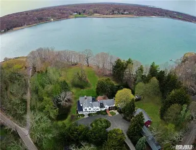 Photograph of 61 Harbor Road