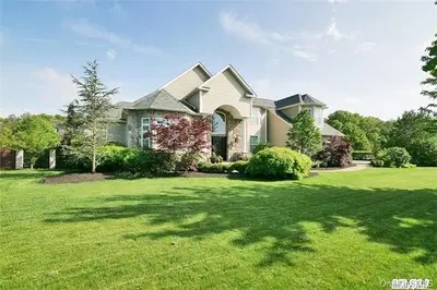 Photograph of 12 Biltmore Drive