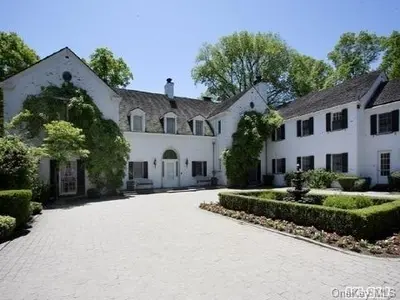 Photograph of 492 Duck Pond Road
