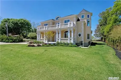 Photograph of 440 Sound Shore Road