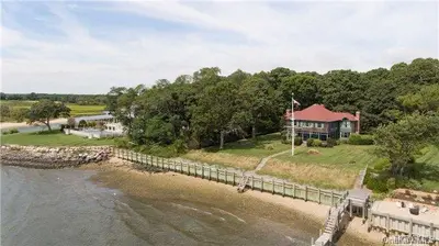Photograph of 1165 West Road