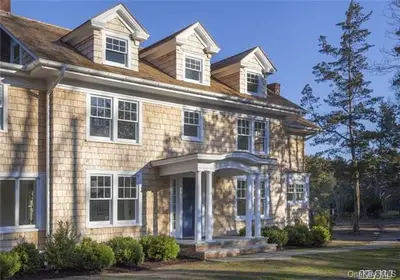 Photograph of 12 Baycrest Avenue