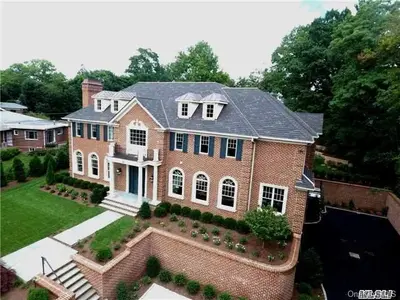 Photograph of 21 Vista Drive