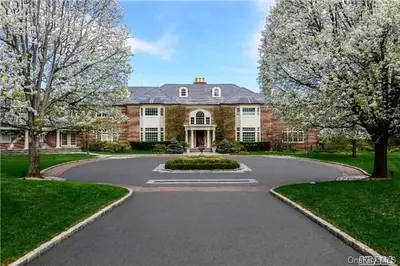 Photograph of 460 Split Rock Road