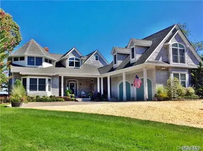 Photograph of 9575 Nassau Point Road