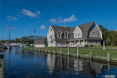 Photograph of 100 Sunset Drive