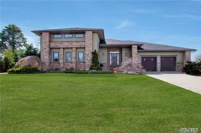 Photograph of 96 Lucinda Drive