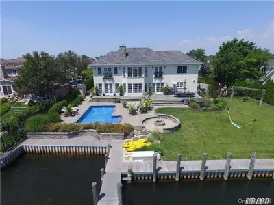 Photograph of 233 Islip Road