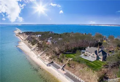 Photograph of 9775 Nassau Point Road