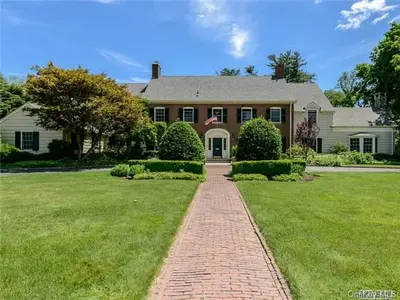 Photograph of 19 Westbury Road