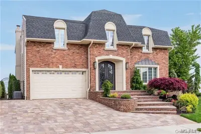 Photograph of 3477 Bay Court