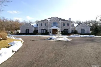 Photograph of 34 Woodhollow Lane