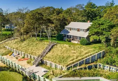 Photograph of 4000 Great Peconicbay Boulevard