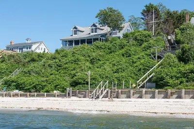 Photograph of 850 Sound Shore Road