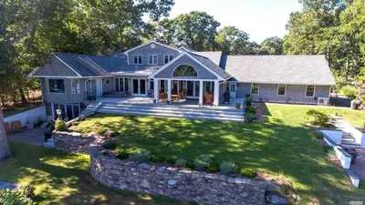 Photograph of 800 Fox Hollow Road