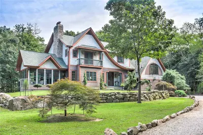 Photograph of 215 Colony Road