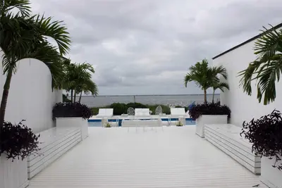 Photograph of 227 Bay Walk