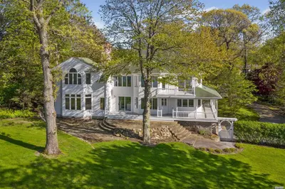 Photograph of 35 Soundview Drive