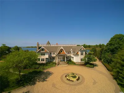 Photograph of 8 Meadow Creek Court