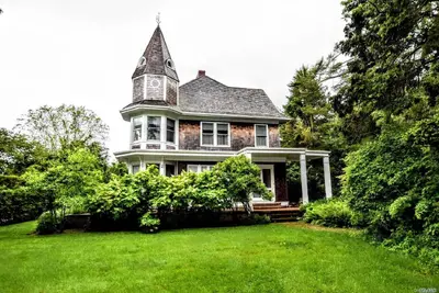 Photograph of 42 Bellport Lane