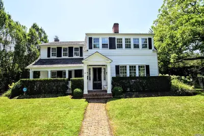 Photograph of 38 Bellport Lane