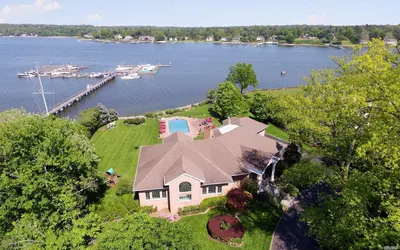 Photograph of 12 Shelter Bay Drive