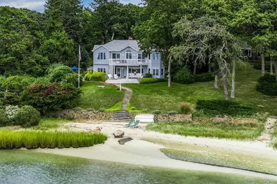 Photograph of 2950 Vanston Road