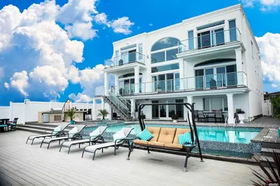 Photograph of 2971 Shore Drive