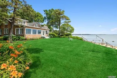Photograph of 8070 Peconic Bay Boulevard