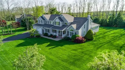 Photograph of 52 Chateau Drive