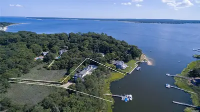 Photograph of 267 Peconic Bay Boulevard