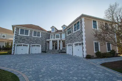 Photograph of 118 Peninsula Drive