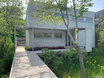 Photograph of 240 Holly Walk