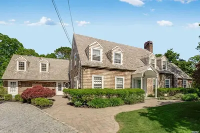Photograph of 315 Woodhull Lane Lane