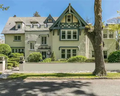 Photograph of 7 Upper Drive