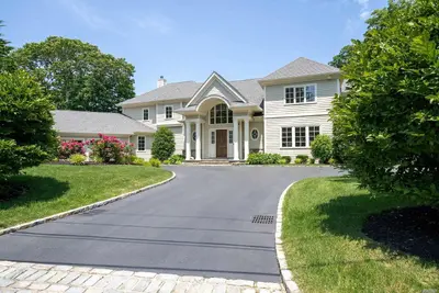 Photograph of 1 Ridge Drive