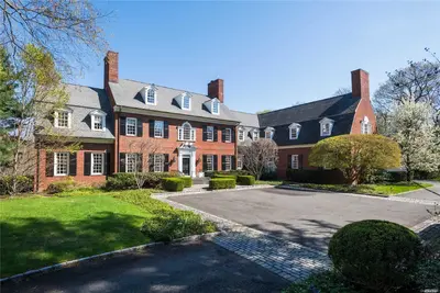 Photograph of 8 Burrwood Court