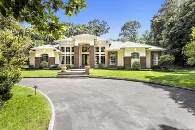 Photograph of 2839 Wading River Road