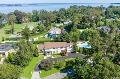 Photograph of 1 Bell Cove