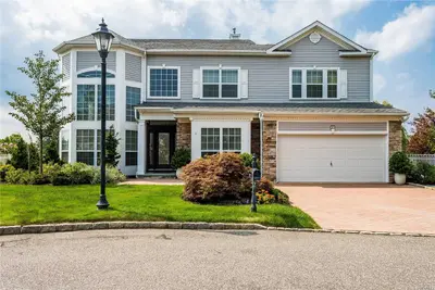 Photograph of 4 Willow Creek Court