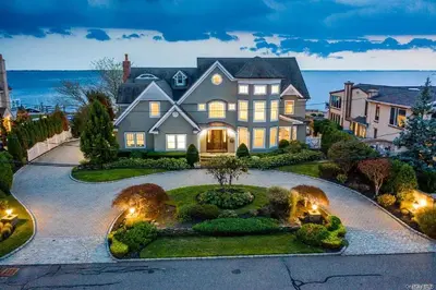 Photograph of 128 Lucinda Drive