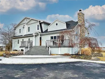 Photograph of 51 Tuthill Point Road