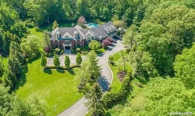 Photograph of 535 Split Rock Road