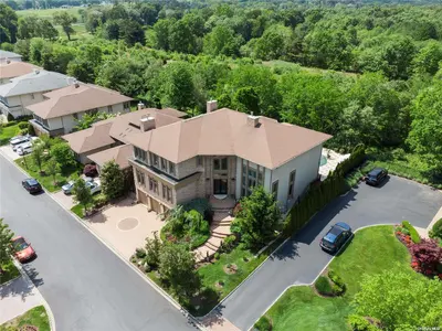 Photograph of 33 Kettlepond Road