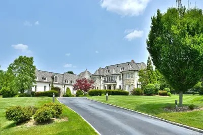 Photograph of 5 Dupont Court
