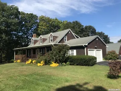 Photograph of 184 Phillips Lane